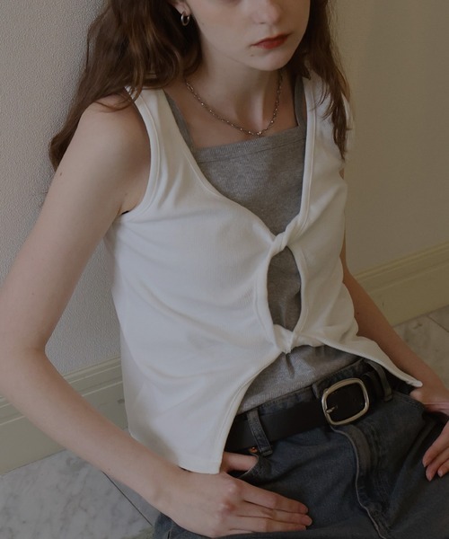 フロントオープンタンクトップ　ブラウン フロントオープンタンクトップ（タンクトップ）｜ETRÉ TOKYO