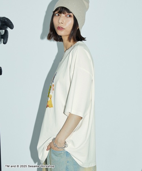 SESAME STREET(セサミストリート)の「SESAME STREET ヴィンテージ加工 オーバーサイズプリント半袖Tシャツ/セサミストリート(Tシャツ/カットソー・レディース・ブラック/オフホワイト/ピンク・M/L)」の15枚目の写真