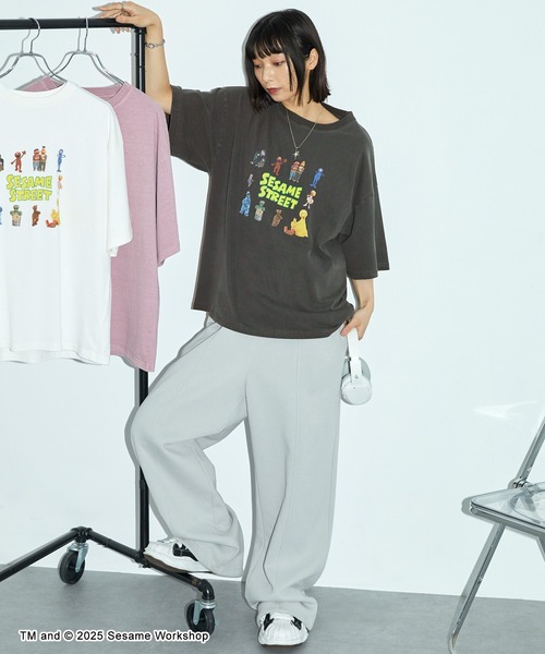 SESAME STREET(セサミストリート)の「SESAME STREET ヴィンテージ加工 オーバーサイズプリント半袖Tシャツ/セサミストリート(Tシャツ/カットソー・レディース・ブラック/オフホワイト/ピンク・M/L)」の9枚目の写真