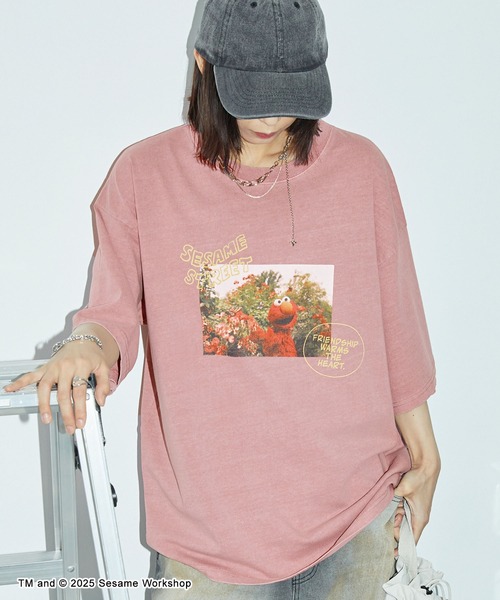 SESAME STREET(セサミストリート)の「SESAME STREET ヴィンテージ加工 オーバーサイズプリント半袖Tシャツ/セサミストリート(Tシャツ/カットソー・レディース・ブラック/オフホワイト/ピンク・M/L)」の22枚目の写真