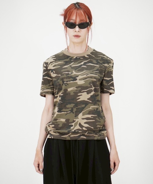 Chikashitsu +（チカシツプラス）の「【Chikashitsu +】camouflage round neck t-shirt / 【チカシツプラス】カモフラージュラウンドネックタイトフィット半袖Tシャツ（Tシャツ/カットソー・メンズ・ブラウン系カモフラージュ/チャコール・ONE SIZE）」の8枚目の写真