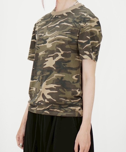 Chikashitsu +（チカシツプラス）の「【Chikashitsu +】camouflage round neck t-shirt / 【チカシツプラス】カモフラージュラウンドネックタイトフィット半袖Tシャツ（Tシャツ/カットソー・メンズ・ブラウン系カモフラージュ/チャコール・ONE SIZE）」の10枚目の写真