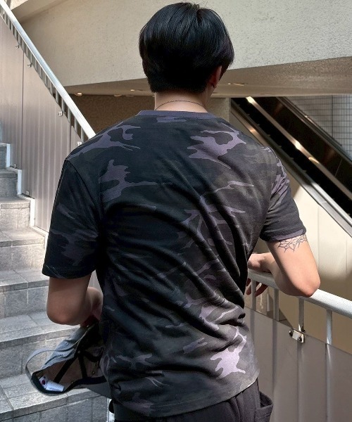 Chikashitsu +(チカシツプラス)の「【Chikashitsu +】camouflage round neck t-shirt / 【チカシツプラス】カモフラージュラウンドネックタイトフィット半袖Tシャツ(Tシャツ/カットソー・メンズ・ブラウン系カモフラージュ/チャコール・ONE SIZE)」の13枚目の写真