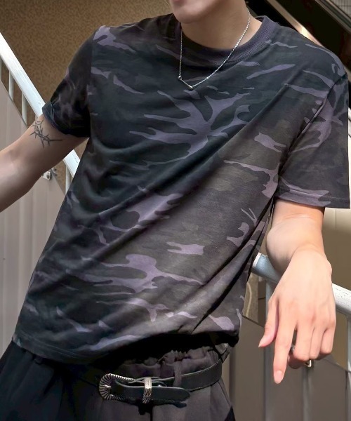 Chikashitsu +(チカシツプラス)の「【Chikashitsu +】camouflage round neck t-shirt / 【チカシツプラス】カモフラージュラウンドネックタイトフィット半袖Tシャツ(Tシャツ/カットソー・メンズ・ブラウン系カモフラージュ/チャコール・ONE SIZE)」の17枚目の写真