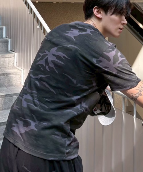 Chikashitsu +(チカシツプラス)の「【Chikashitsu +】camouflage round neck t-shirt / 【チカシツプラス】カモフラージュラウンドネックタイトフィット半袖Tシャツ(Tシャツ/カットソー・メンズ・ブラウン系カモフラージュ/チャコール・ONE SIZE)」の20枚目の写真