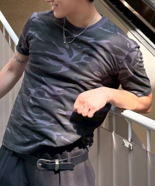 Chikashitsu +(チカシツプラス)の「【Chikashitsu +】camouflage round neck t-shirt / 【チカシツプラス】カモフラージュラウンドネックタイトフィット半袖Tシャツ(Tシャツ/カットソー・メンズ・ブラウン系カモフラージュ/チャコール・ONE SIZE)」の16枚目の写真