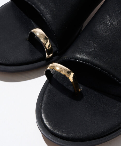 un dix cors(アンディコール)の「【LE VERNIS(ル・ベルニ)】Toe ring sandals(サンダル・レディース・ベージュ/ブラック・23.5cm/24.5cm)」の16枚目の写真