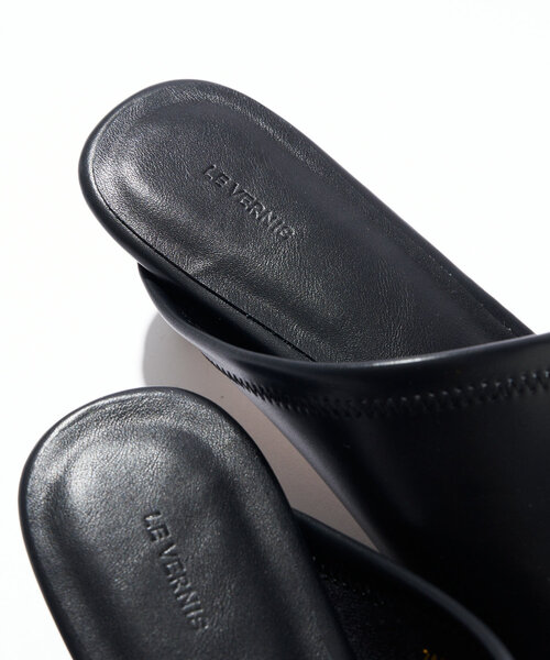 un dix cors(アンディコール)の「【LE VERNIS(ル・ベルニ)】Toe ring sandals(サンダル・レディース・ベージュ/ブラック・23.5cm/24.5cm)」の17枚目の写真