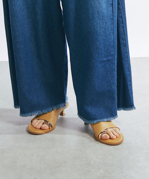 un dix cors(アンディコール)の「【LE VERNIS(ル・ベルニ)】Toe ring sandals(サンダル・レディース・ベージュ/ブラック・23.5cm/24.5cm)」の4枚目の写真