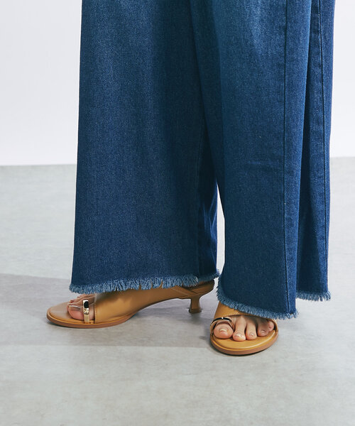 un dix cors(アンディコール)の「【LE VERNIS(ル・ベルニ)】Toe ring sandals(サンダル・レディース・ベージュ/ブラック・23.5cm/24.5cm)」の5枚目の写真