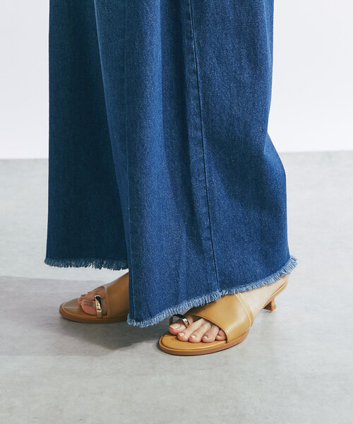 un dix cors(アンディコール)の「【LE VERNIS(ル・ベルニ)】Toe ring sandals(サンダル・レディース・ベージュ/ブラック・23.5cm/24.5cm)」の6枚目の写真