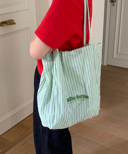 Vipoa(ヴィポア)の「stripe logo nylon tote(トートバッグ・レディース・アイボリー/ブルー/グリーン・FREE)」の2枚目の写真