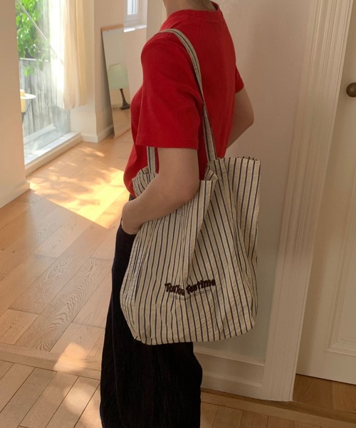 Vipoa(ヴィポア)の「stripe logo nylon tote(トートバッグ・レディース・アイボリー/ブルー/グリーン・FREE)」の6枚目の写真