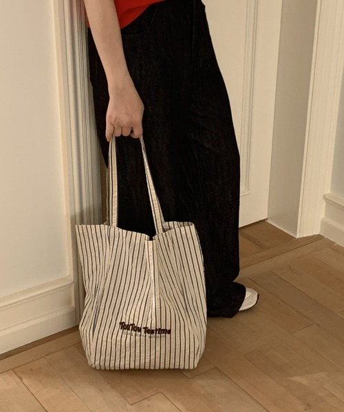 Vipoa(ヴィポア)の「stripe logo nylon tote(トートバッグ・レディース・アイボリー/ブルー/グリーン・FREE)」の7枚目の写真
