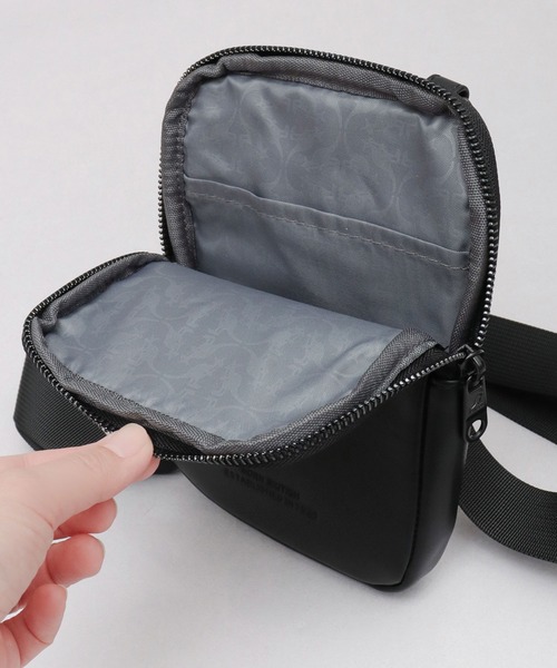 KANGOL（カンゴール）の「レザー調 マルチ スマホショルダーバッグ（ショルダーバッグ・メンズ・ブラック・FREE）」の11枚目の写真