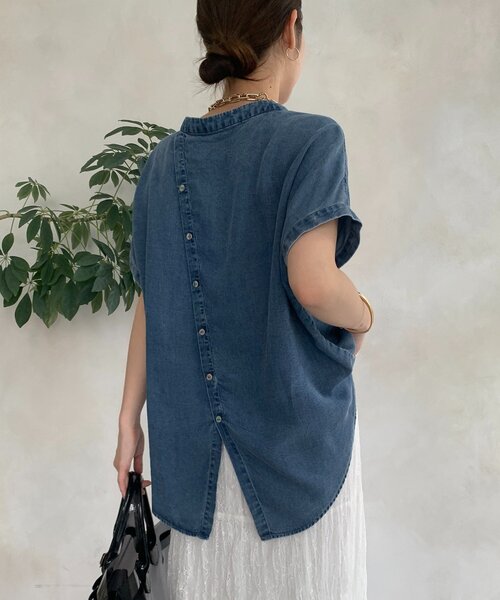 DouDou(ドゥドゥ)の「【WEB限定】バックボタンリヨセルデニム半袖シャツ(シャツ/ブラウス・レディース・インディゴブルー/ブラック・FREE)」の1枚目の写真