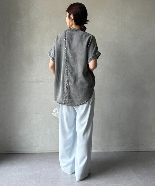 DouDou(ドゥドゥ)の「【WEB限定】バックボタンリヨセルデニム半袖シャツ(シャツ/ブラウス・レディース・インディゴブルー/ブラック・FREE)」の7枚目の写真