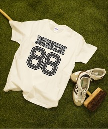 minius（ミニウス）の「【Football/フットボール】オリジナルフットボールデザイン アメカジカレッジロゴプリント半袖Tシャツ（Tシャツ/カットソー）」