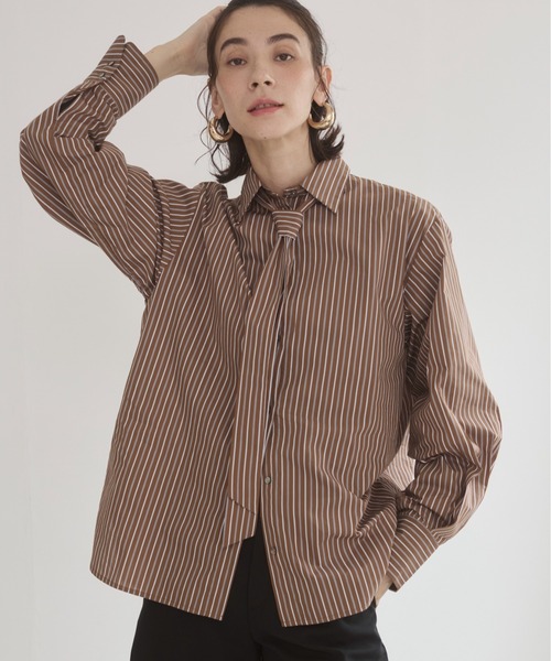 ANGIE(アンジー)の「【2WAY】タイ付き オーバーサイズ シャツ / オフィスカジュアル / 通勤 / 春服(シャツ/ブラウス・レディース・サックスブルー/ブラウン系その他/ブルー系その他/ホワイト・FREE)」の2枚目の写真