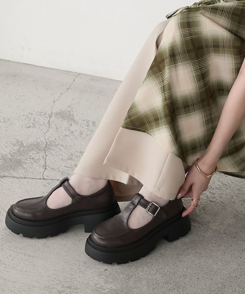 forksy.（フォルクシー）の「【forksy.】ボリュームソール T字ストラップローファー（ローファー・レディース・ブラウン/ブラック・L/M/S）」の2枚目の写真