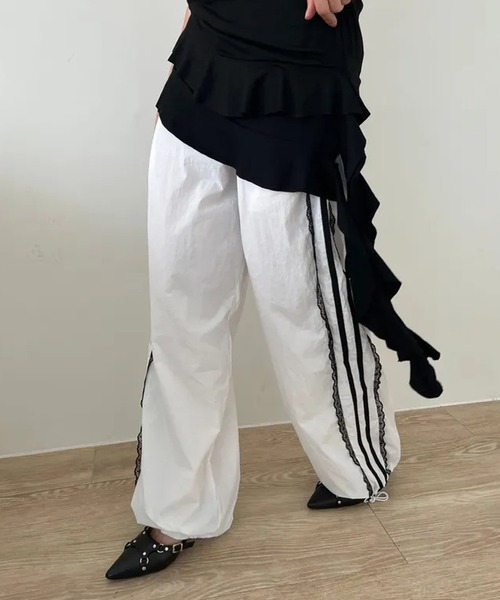 HALEY PESCA(ヘーリーペスカ)の「HALEY PESCA/レースライン トラックパンツ(その他パンツ・レディース・ホワイト/ブラック・MEDIUM/SMALL)」の1枚目の写真