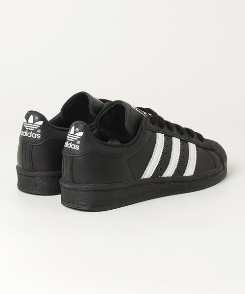 adidas(アディダス)の「adidas SUPERSTAR 82 アディダス スーパースター82(スニーカー・メンズ・ブラック×ホワイト/ホワイト×ブラック・26.5cm/27cm/27.5cm/28cm/28.5cm/25.5cm/25cm/24.5cm/24cm/23.5cm/23cm/22.5cm/26cm)」の3枚目の写真