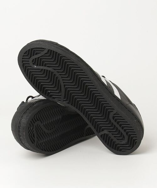 adidas(アディダス)の「adidas SUPERSTAR 82 アディダス スーパースター82(スニーカー・メンズ・ブラック×ホワイト/ホワイト×ブラック・26.5cm/27cm/27.5cm/28cm/28.5cm/25.5cm/25cm/24.5cm/24cm/23.5cm/23cm/22.5cm/26cm)」の4枚目の写真