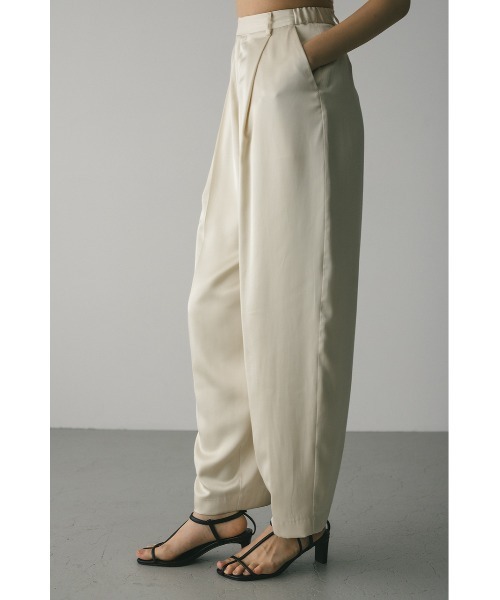 STYLEMIXER（スタイルミキサー）の「サテンタックフォルムパンツ（その他パンツ・レディース・アイボリー/ブラウン・SMALL/MEDIUM）」の8枚目の写真