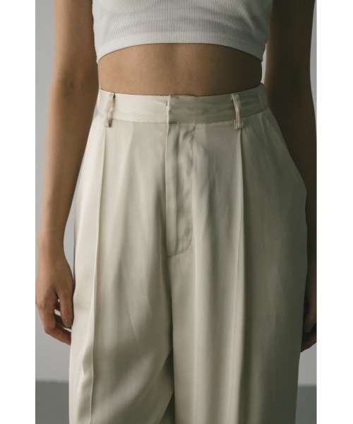 STYLEMIXER（スタイルミキサー）の「サテンタックフォルムパンツ（その他パンツ・レディース・アイボリー/ブラウン・SMALL/MEDIUM）」の10枚目の写真