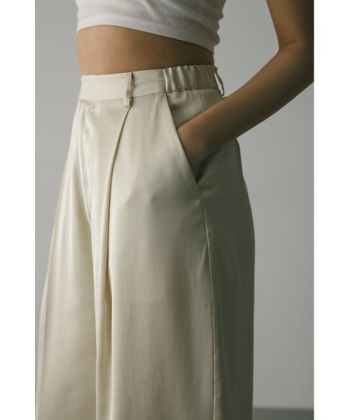STYLEMIXER（スタイルミキサー）の「サテンタックフォルムパンツ（その他パンツ・レディース・アイボリー/ブラウン・SMALL/MEDIUM）」の11枚目の写真