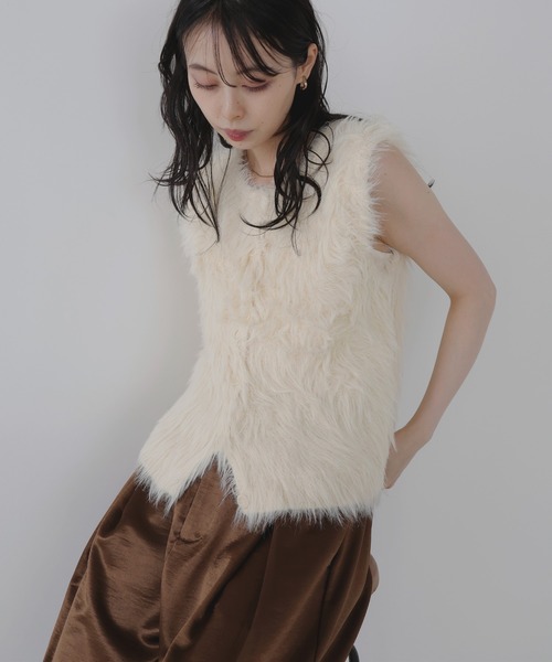 LIAN（リアン）の「フェザーニットベスト（ベスト・レディース・チャコールグレー/アイボリー/ブラウン・FREE）」の4枚目の写真