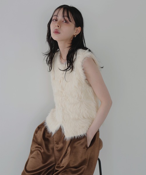 LIAN（リアン）の「フェザーニットベスト（ベスト・レディース・チャコールグレー/アイボリー/ブラウン・FREE）」の6枚目の写真