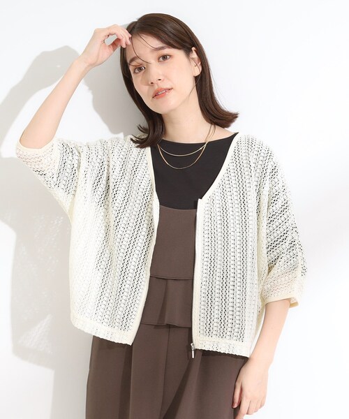 SHOO・LA・RUE(シューラルー)の「【洗える/S-LL】季節の変わり目に 透かし柄が涼やか ジップブルゾン(ブルゾン・レディース・ブラック/アイボリー/ダークブラウン・04/03/02/01)」の4枚目の写真
