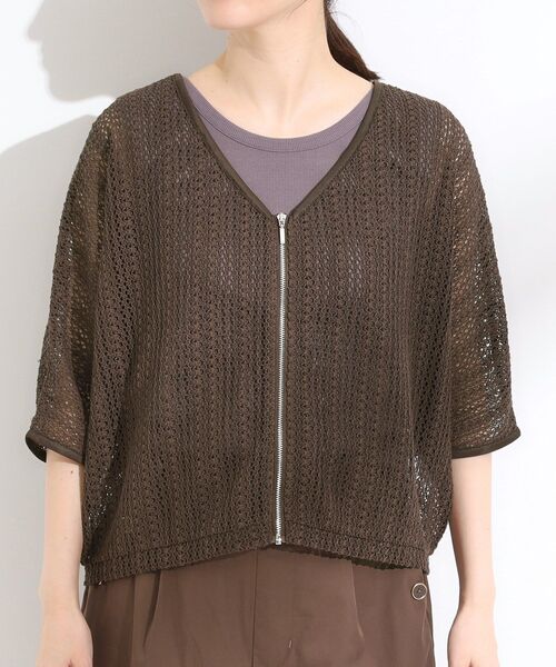 SHOO・LA・RUE(シューラルー)の「【洗える/S-LL】季節の変わり目に 透かし柄が涼やか ジップブルゾン(ブルゾン・レディース・ブラック/アイボリー/ダークブラウン・04/03/02/01)」の16枚目の写真