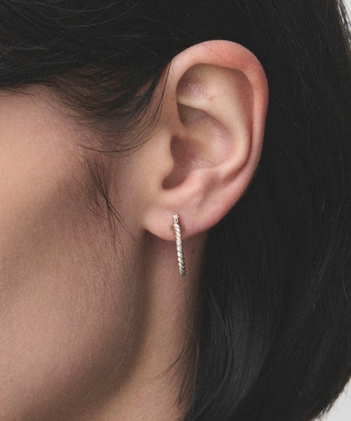 Juha(ユハ)の「PIERCE - TWIST - SILVER(ピアス(片耳用)・メンズ・シルバー・FREE)」の3枚目の写真