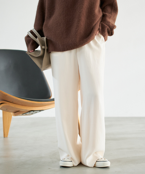 Spick & Span（スピックアンドスパン）の「サテンイージーベルボトムパンツ（その他パンツ・レディース・ネイビー/ベージュ系その他/アイボリー・36/38/40）」の7枚目の写真