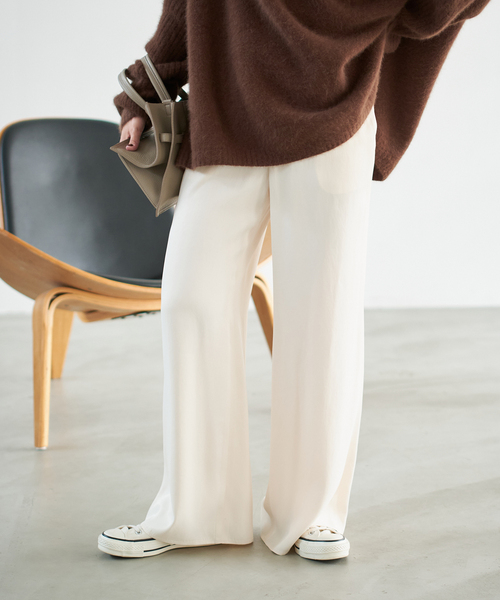 Spick & Span（スピックアンドスパン）の「サテンイージーベルボトムパンツ（その他パンツ・レディース・ネイビー/ベージュ系その他/アイボリー・36/38/40）」の8枚目の写真