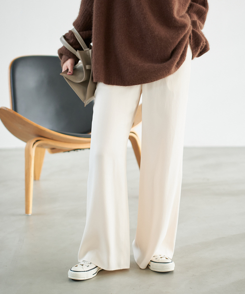 Spick & Span（スピックアンドスパン）の「サテンイージーベルボトムパンツ（その他パンツ・レディース・ネイビー/ベージュ系その他/アイボリー・36/38/40）」の9枚目の写真