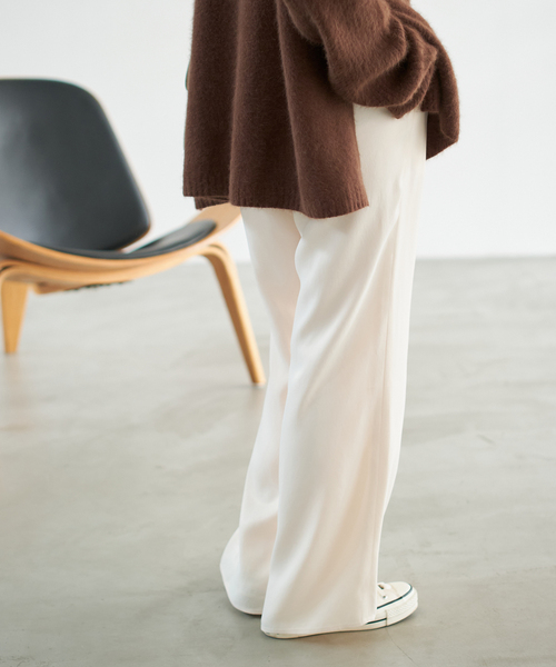 Spick & Span（スピックアンドスパン）の「サテンイージーベルボトムパンツ（その他パンツ・レディース・ネイビー/ベージュ系その他/アイボリー・36/38/40）」の11枚目の写真