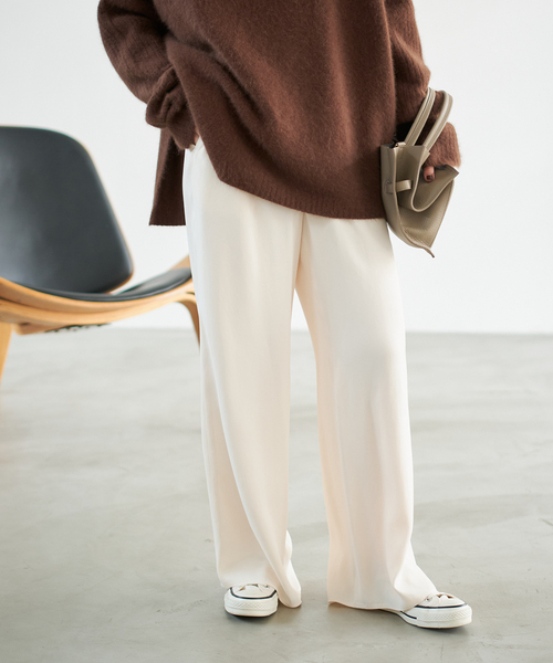 Spick & Span（スピックアンドスパン）の「サテンイージーベルボトムパンツ（その他パンツ・レディース・ネイビー/ベージュ系その他/アイボリー・36/38/40）」の12枚目の写真