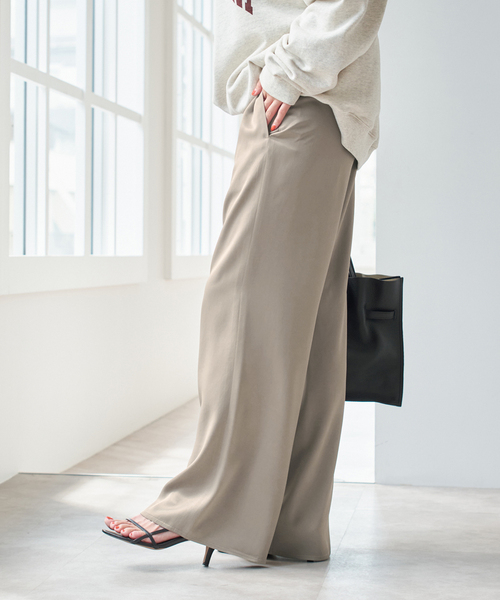 Spick & Span（スピックアンドスパン）の「サテンイージーベルボトムパンツ（その他パンツ・レディース・ネイビー/ベージュ系その他/アイボリー・36/38/40）」の16枚目の写真