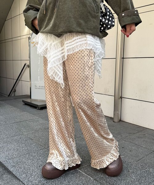 CIAOPANIC（チャオパニック）の「アソート柄ベロアフリルパンツ〈ドット／フラワー〉（その他パンツ・レディース・グレー/ベージュ系その他/カーキ/ブラック系その他/ブラック・MEDIUM/SMALL）」の5枚目の写真