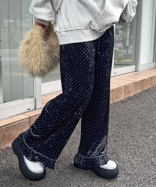 CIAOPANIC（チャオパニック）の「アソート柄ベロアフリルパンツ〈ドット／フラワー〉（その他パンツ・レディース・グレー/ベージュ系その他/カーキ/ブラック系その他/ブラック・MEDIUM/SMALL）」の9枚目の写真