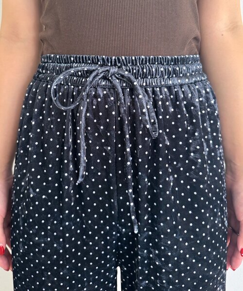 CIAOPANIC（チャオパニック）の「アソート柄ベロアフリルパンツ〈ドット／フラワー〉（その他パンツ・レディース・グレー/ベージュ系その他/カーキ/ブラック系その他/ブラック・MEDIUM/SMALL）」の8枚目の写真