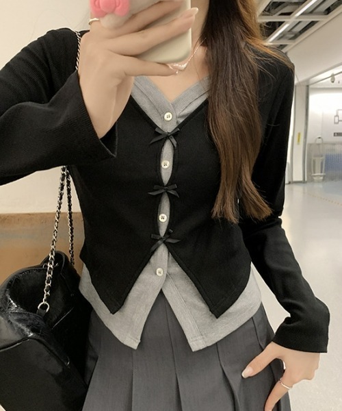 gossip!ロサンゼルス(ゴシップロサンゼルス)の「【Y2Kガーリー】バイカラーリボン付きレイヤード風トップス(Tシャツ/カットソー・レディース・ブラック・FREE)」の8枚目の写真