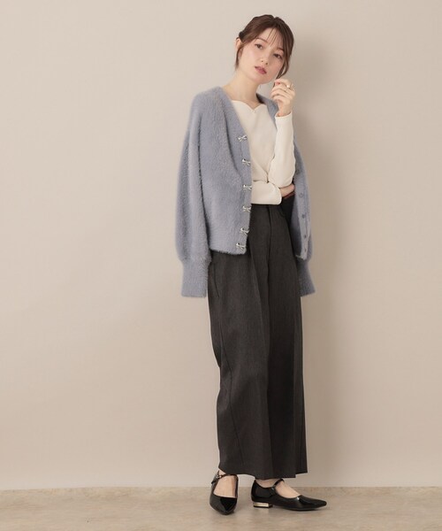 couture brooch（クチュールブローチ）の「【高見え・大人可愛い】ビジューリボン釦 前後2WAYフェザーカーディガントップス（カーディガン/ボレロ・レディース・アイボリー/ブラック/サックスブルー・36/38/40/42）」の22枚目の写真