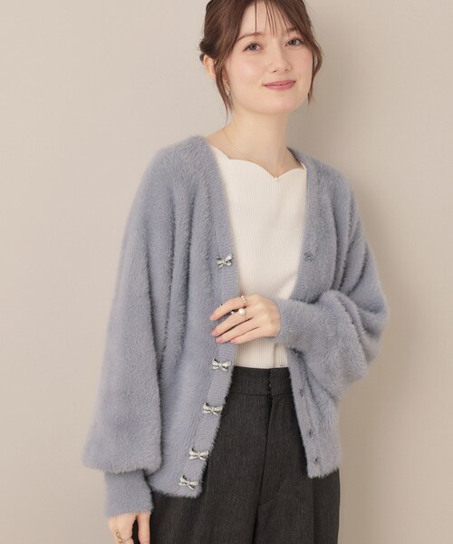 couture brooch（クチュールブローチ）の「【高見え・大人可愛い】ビジューリボン釦 前後2WAYフェザーカーディガントップス（カーディガン/ボレロ・レディース・アイボリー/ブラック/サックスブルー・36/38/40/42）」の20枚目の写真