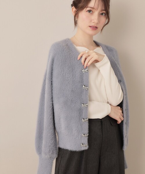 couture brooch（クチュールブローチ）の「【高見え・大人可愛い】ビジューリボン釦 前後2WAYフェザーカーディガントップス（カーディガン/ボレロ・レディース・アイボリー/ブラック/サックスブルー・36/38/40/42）」の19枚目の写真