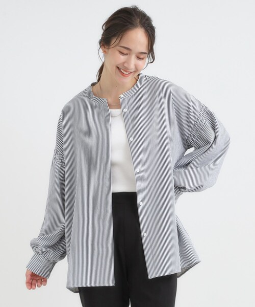 DRESKIP（ドレスキップ）の「【洗濯後シワになりにくい/吸水速乾/UVカット】着こなしで雰囲気いろいろ　お袖シャーリングシャツ（シャツ/ブラウス・レディース・ダークブラウン/オフホワイト/ネイビー系2・01/02/03/04）」の21枚目の写真