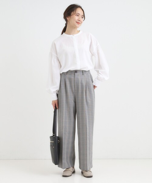 DRESKIP（ドレスキップ）の「【洗濯後シワになりにくい/吸水速乾/UVカット】着こなしで雰囲気いろいろ　お袖シャーリングシャツ（シャツ/ブラウス・レディース・ダークブラウン/オフホワイト/ネイビー系2・01/02/03/04）」の18枚目の写真